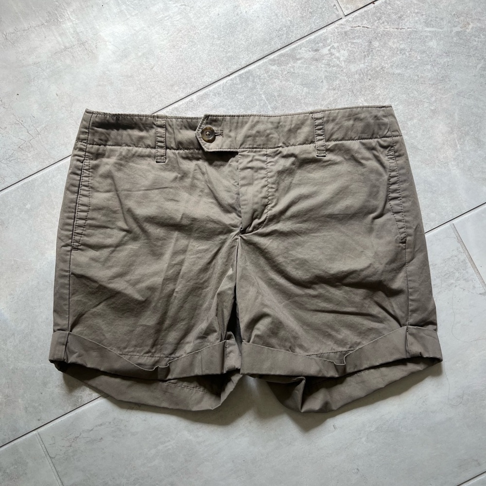 GAP straight tan short